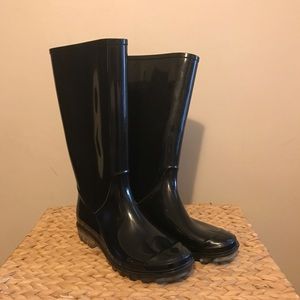 Black rain boots